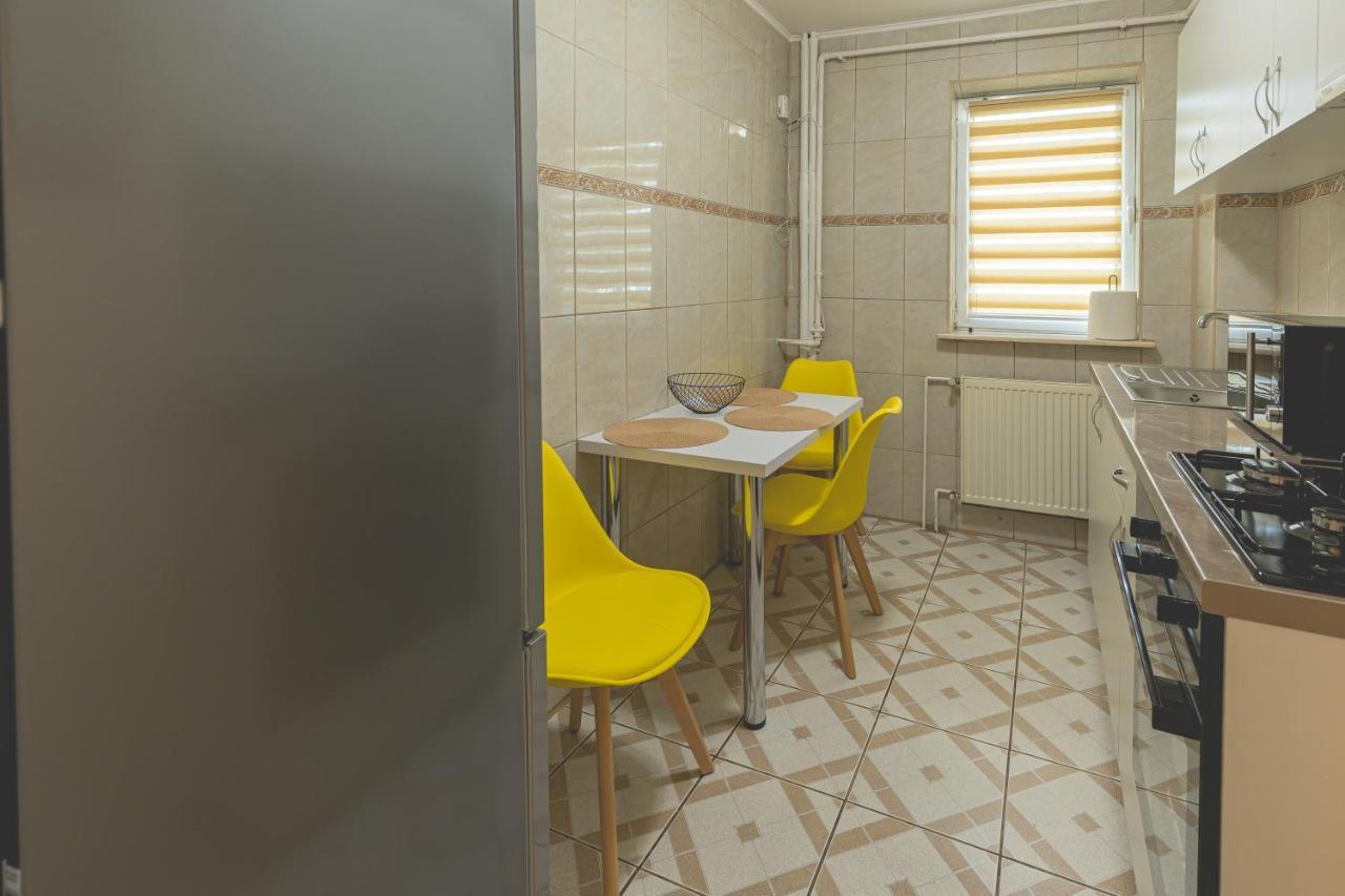 Luxury 2 Bedroom Holiday Apartment Pitesti Exterior photo